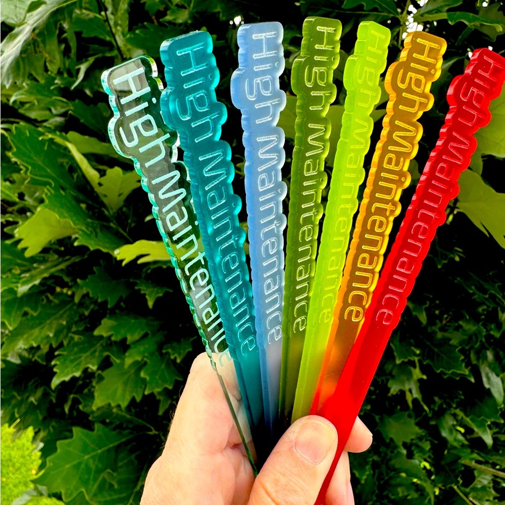 Customizable plant markers